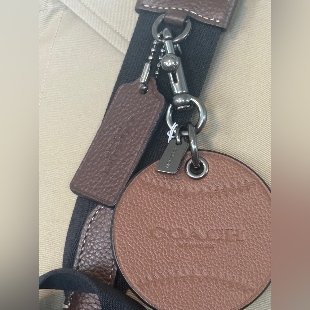 COACH HUDSON SMALL PACK CROSSBODY #A2343 (MSRP $328) & COACH BASEBALL CHARM - Picture 6 of 16